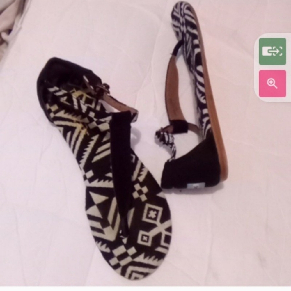 Toms Black and Cream Patterned Women's Sandals